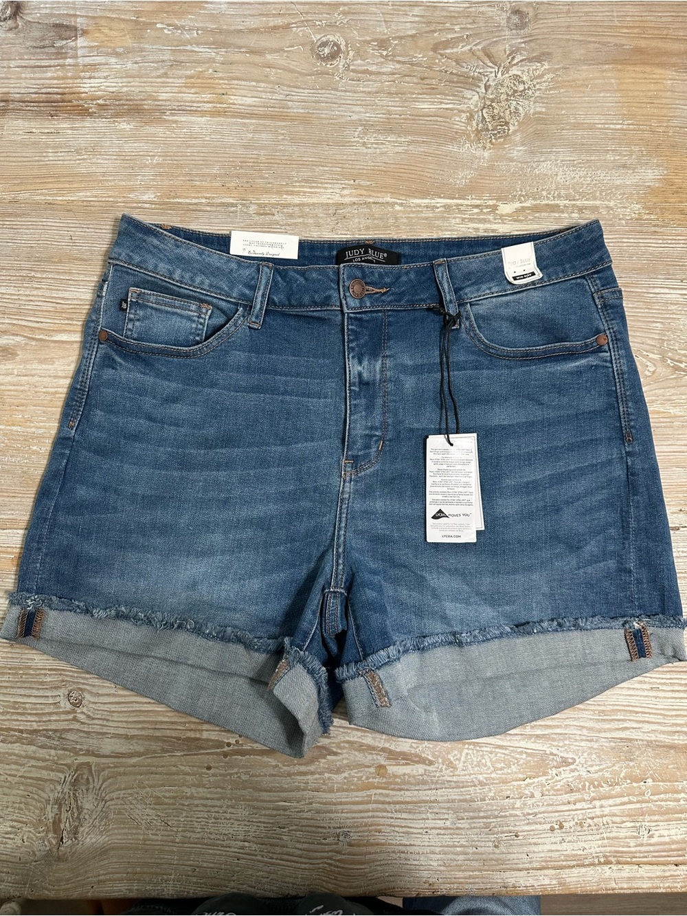 NWT Judy Blue Medium Wash Mid Rise Cuffed Denim Jean Shorts Stretch Sz 2XL